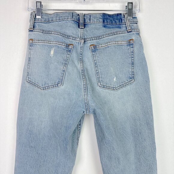 Abercrombie & Fitch Distressed High Rise Mom Jean Raw Hem Light Wash Size 26 2 - Picture 9 of 11